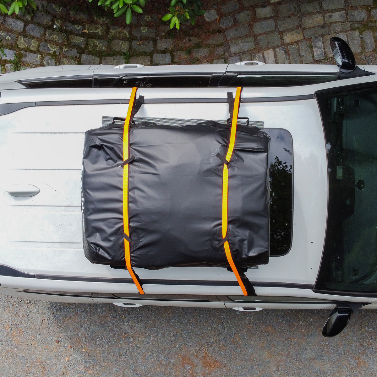 Mockins Rooftop Cargo Bag On Top Of The Car With Ratchet Straps